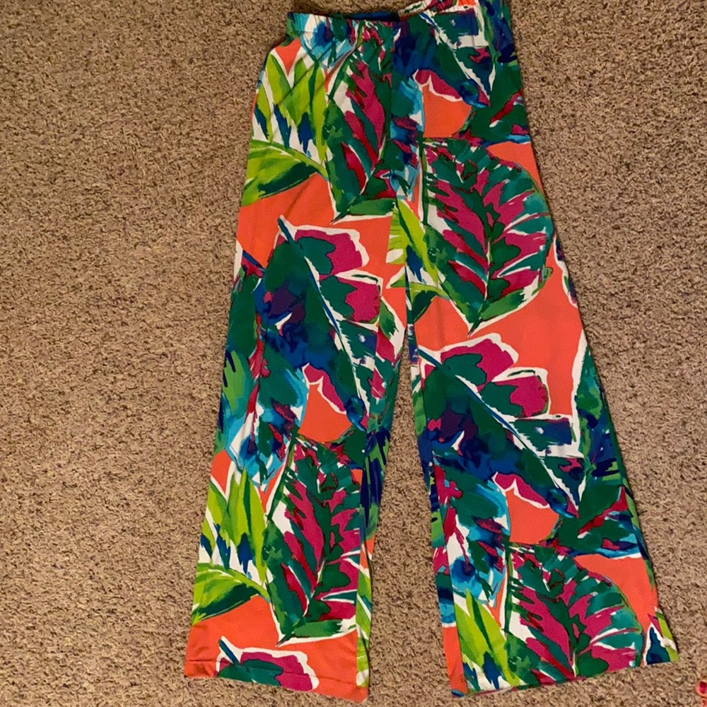 Palazzo polyester pull-on floral pants.